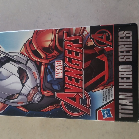 Marvel Ant-Man Figure with Red and Black Suit - Picture 3 of 4